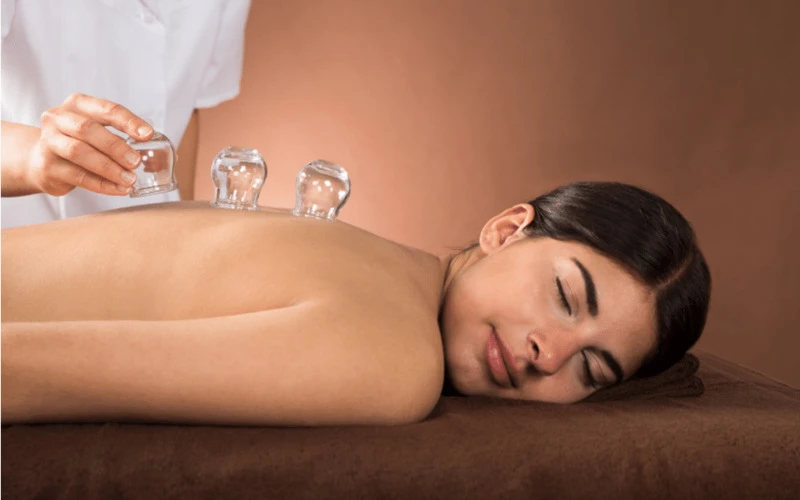 Full body cupping therapy brings many benefits (Source: Internet).