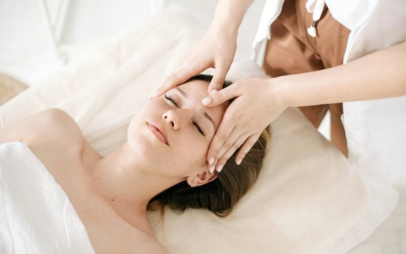 What is a 20-minute head massage? (Source: Internet)