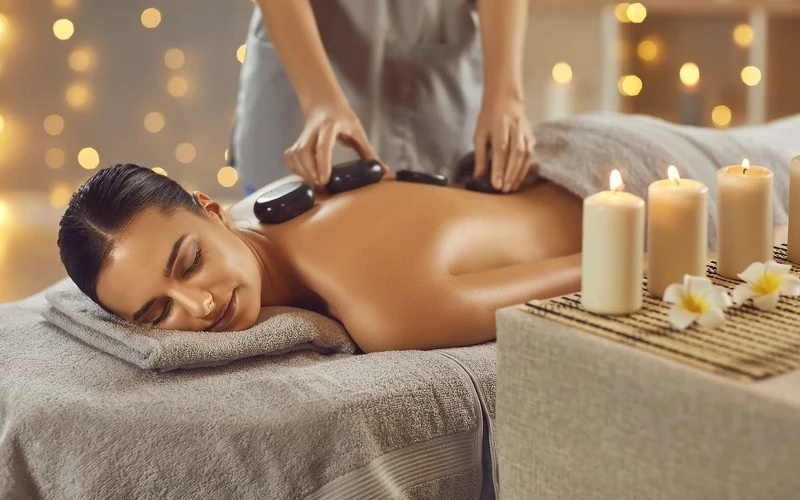Hot stone massage 90 minutes (Source: Internet).