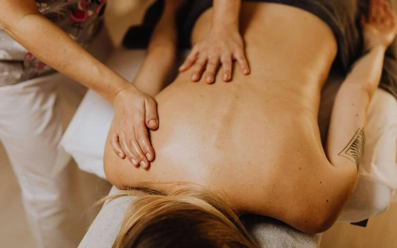 Massage detox thải độc phù hợp cho người hay mệt mỏi (Nguồn: Internet)