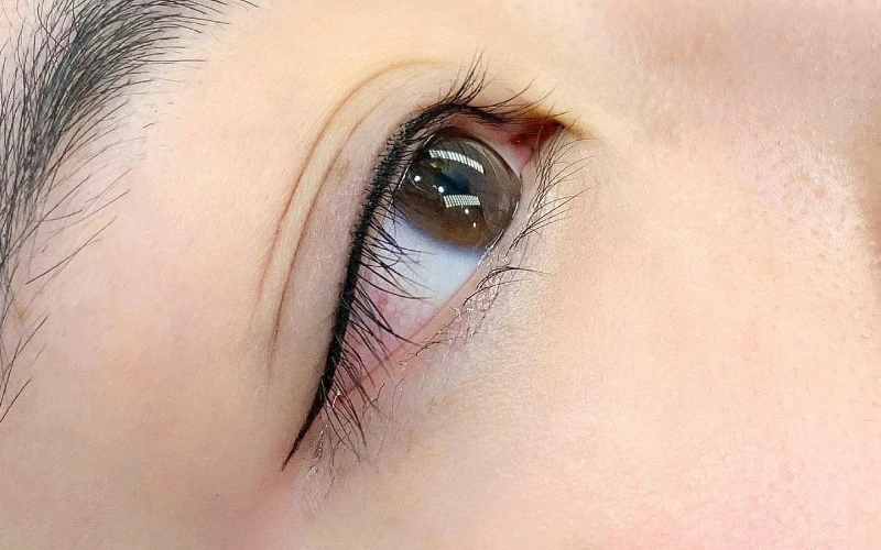 What is an upper eyeliner tattoo? (Source: internet)