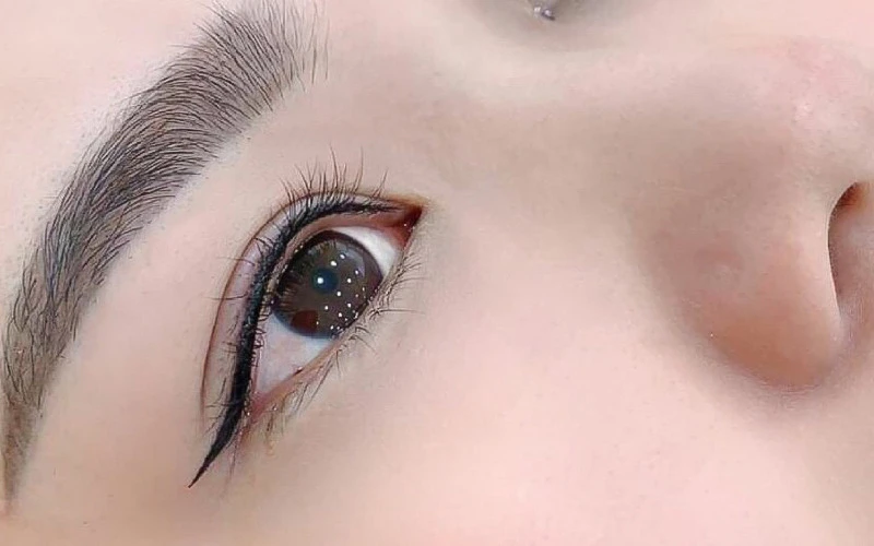 Aftercare for an upper eyeliner tattoo (Source: internet)